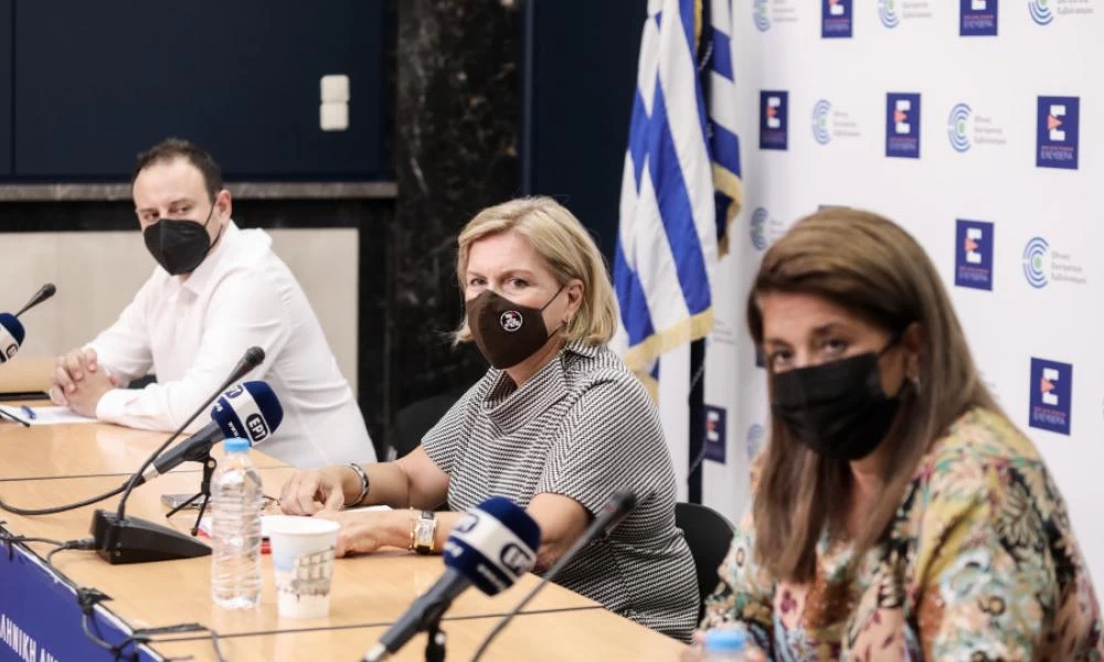 Δείτε live την ενημέρωση για την πορεία της πανδημίας